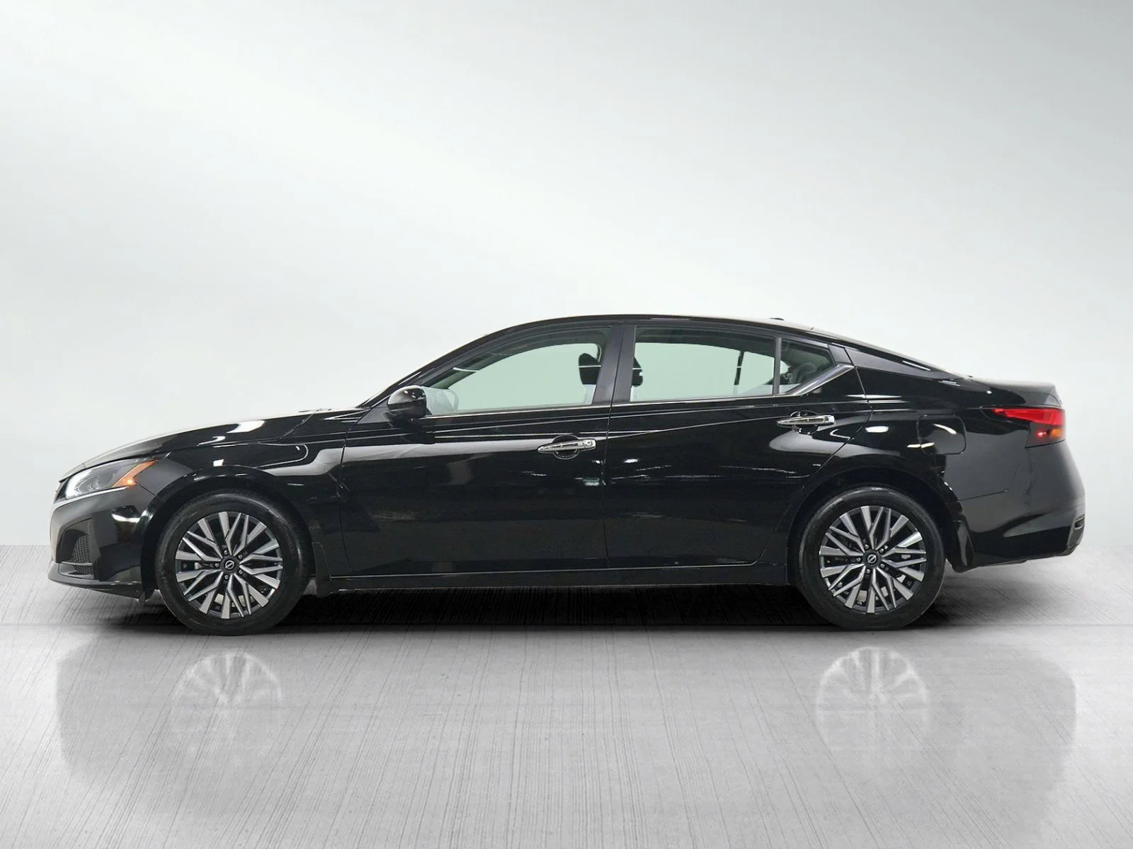 Used 2023 Nissan Altima SV with VIN 1N4BL4DW3PN421476 for sale in Minneapolis, Minnesota