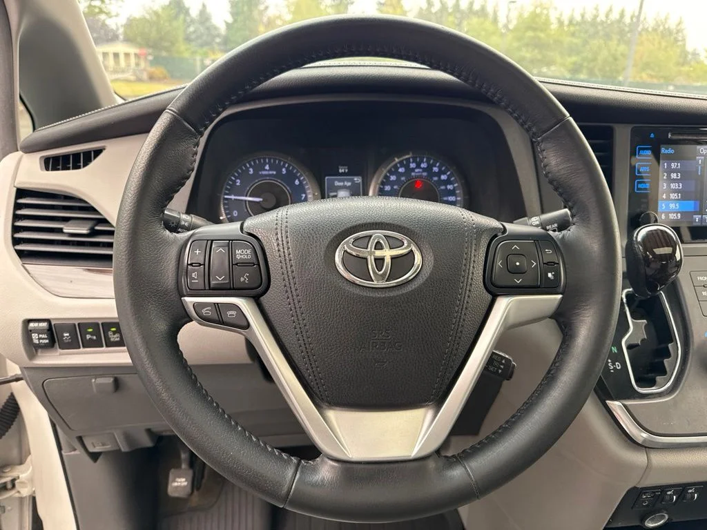 Used 2015 Blizzard Pearl Toyota XLE image 10