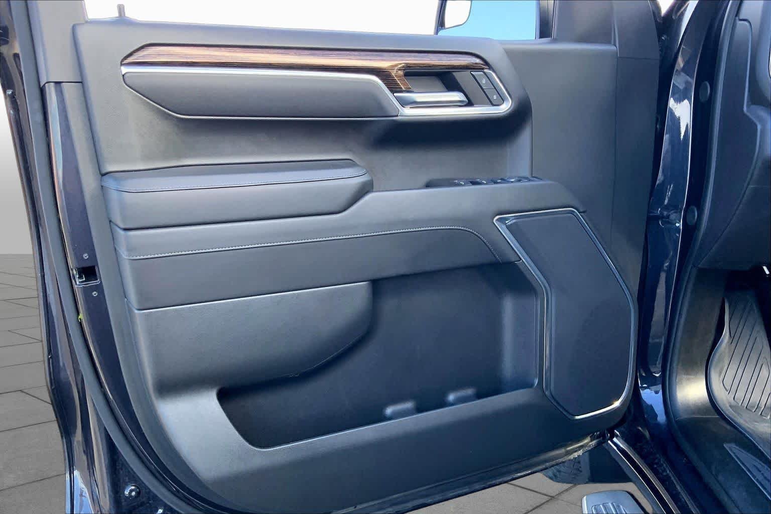 Used 2024 Titanium Rush Metallic GMC Elevation image 19