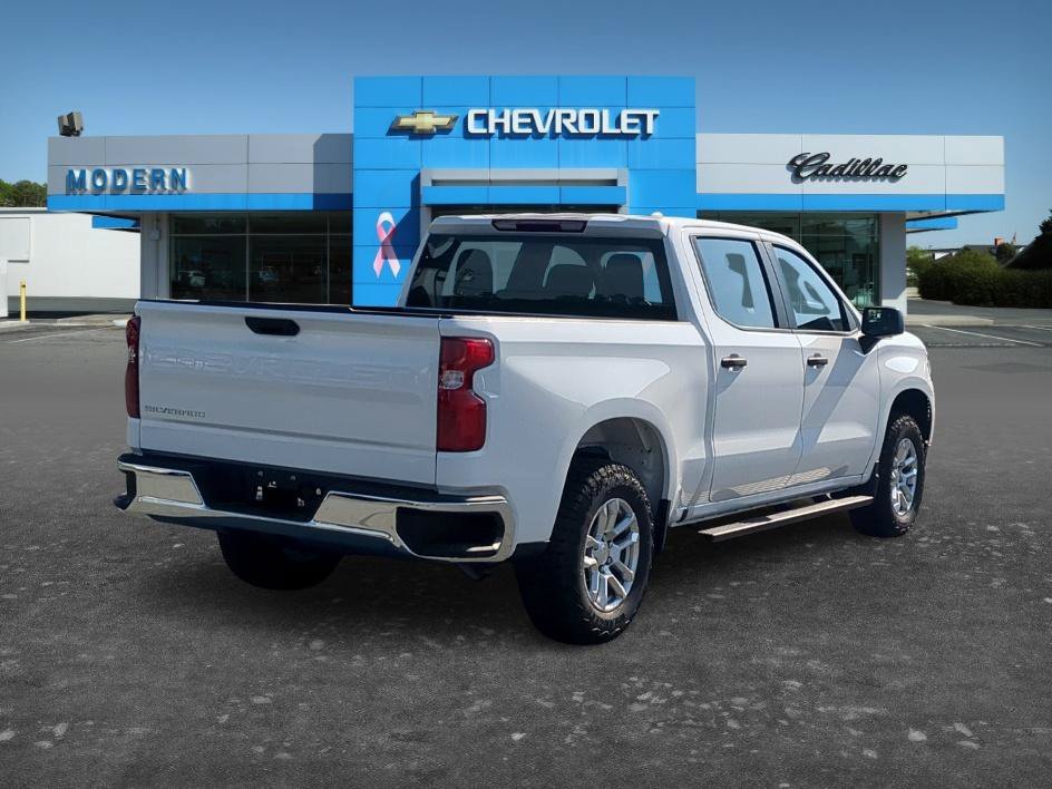 New 2026 Summit White Chevrolet WT image 3