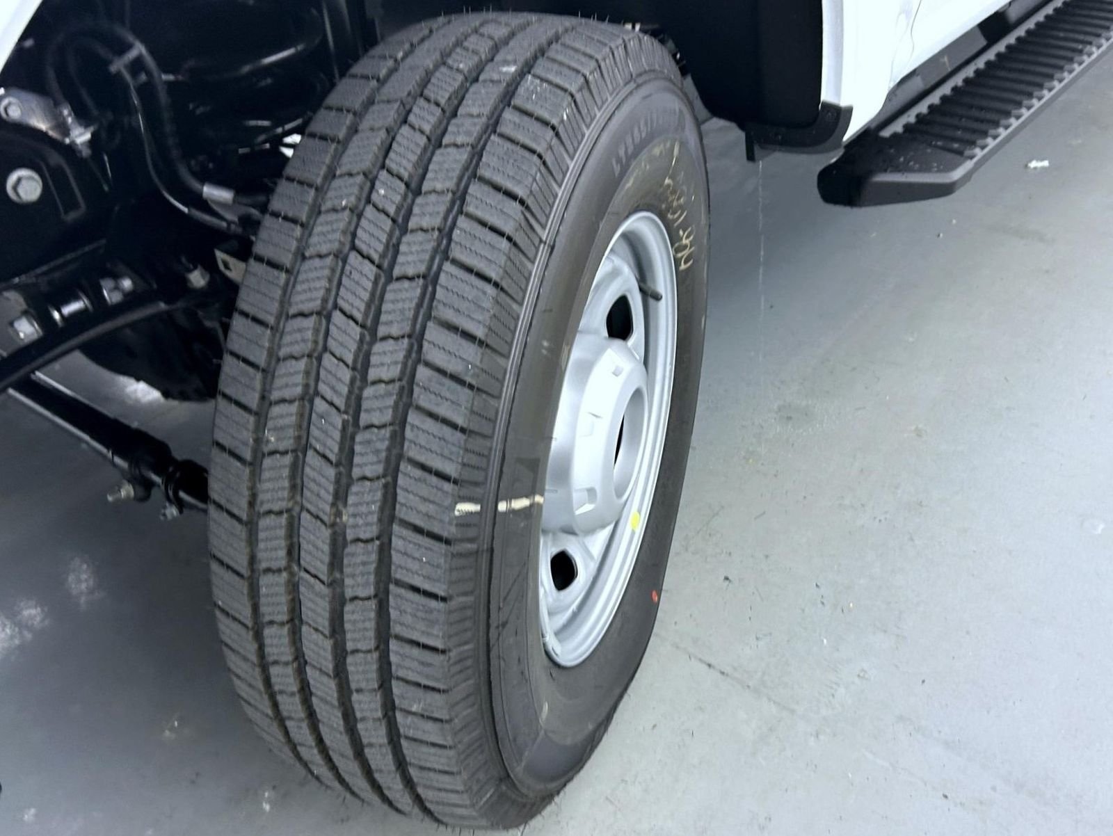 New 2026 Oxford White Ford XL image 23