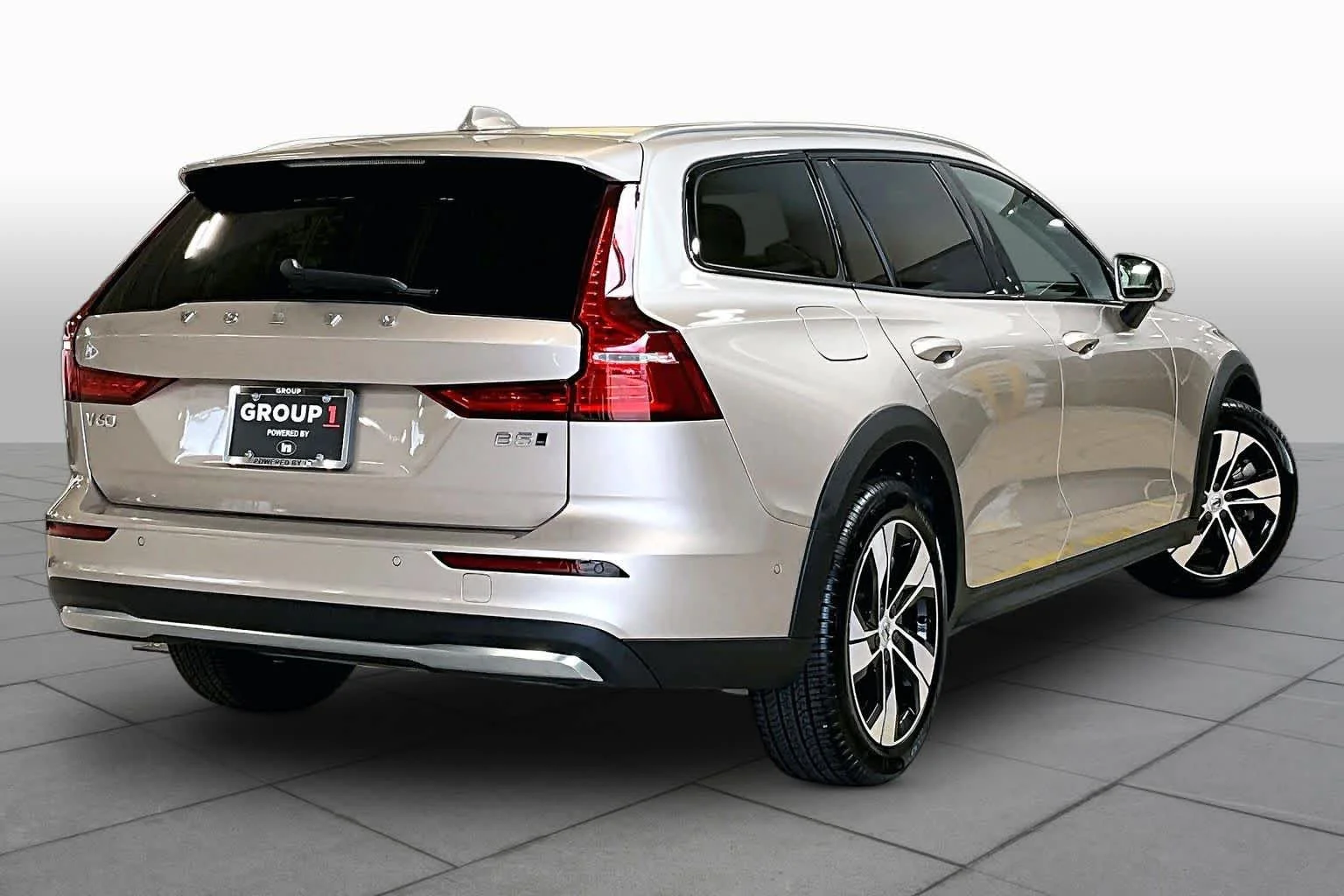 Certified Used 2026 Bright Dusk Volvo Plus image 13