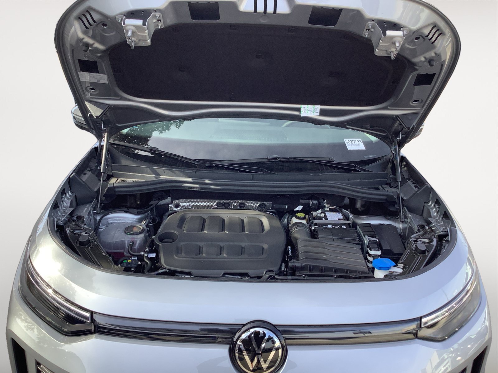 New 2026 Pyrite Silver Metallic Volkswagen SE image 11