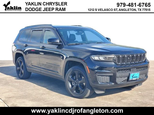 Used 2023 Black Jeep Altitude image 1