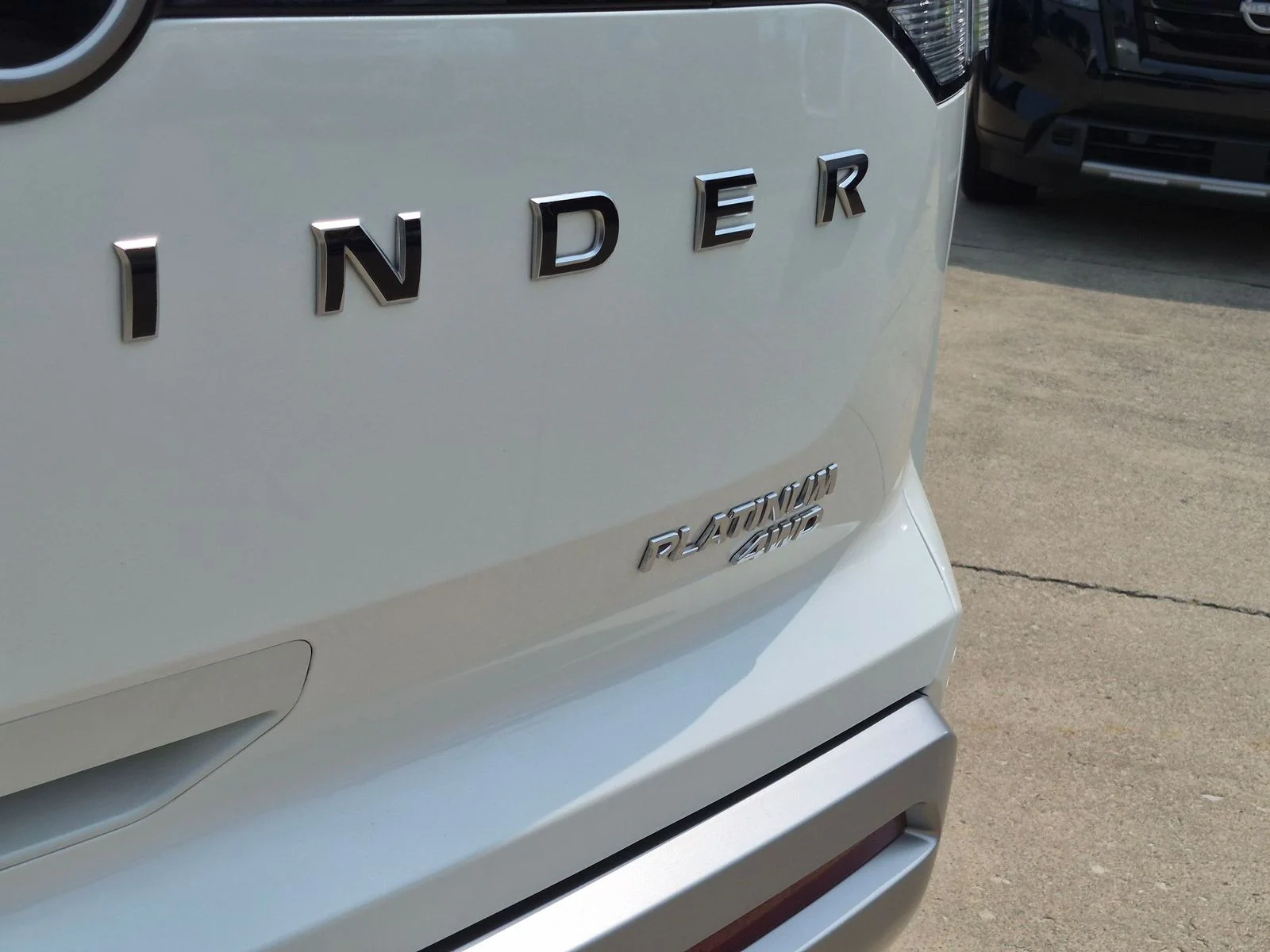 Certified Used 2024 Pearl White Nissan Platinum image 37