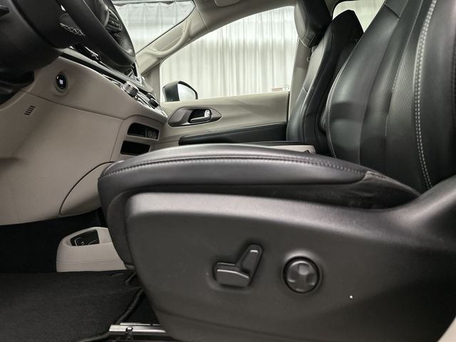 Used 2023 Gray Chrysler Touring L image 18