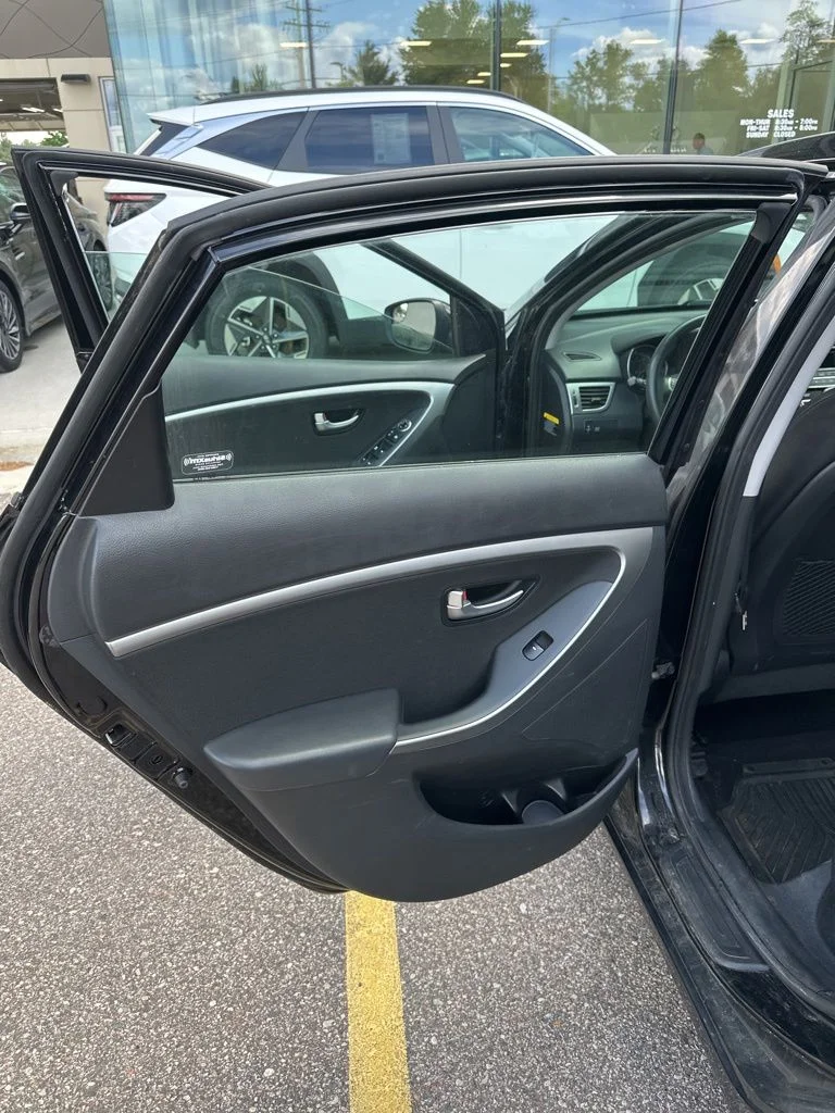 Used 2017 Black Noir Pearl Hyundai Base image 9