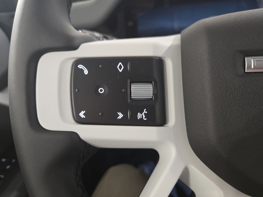 New 2026 Fuji White Land Rover X-Dynamic SE image 22
