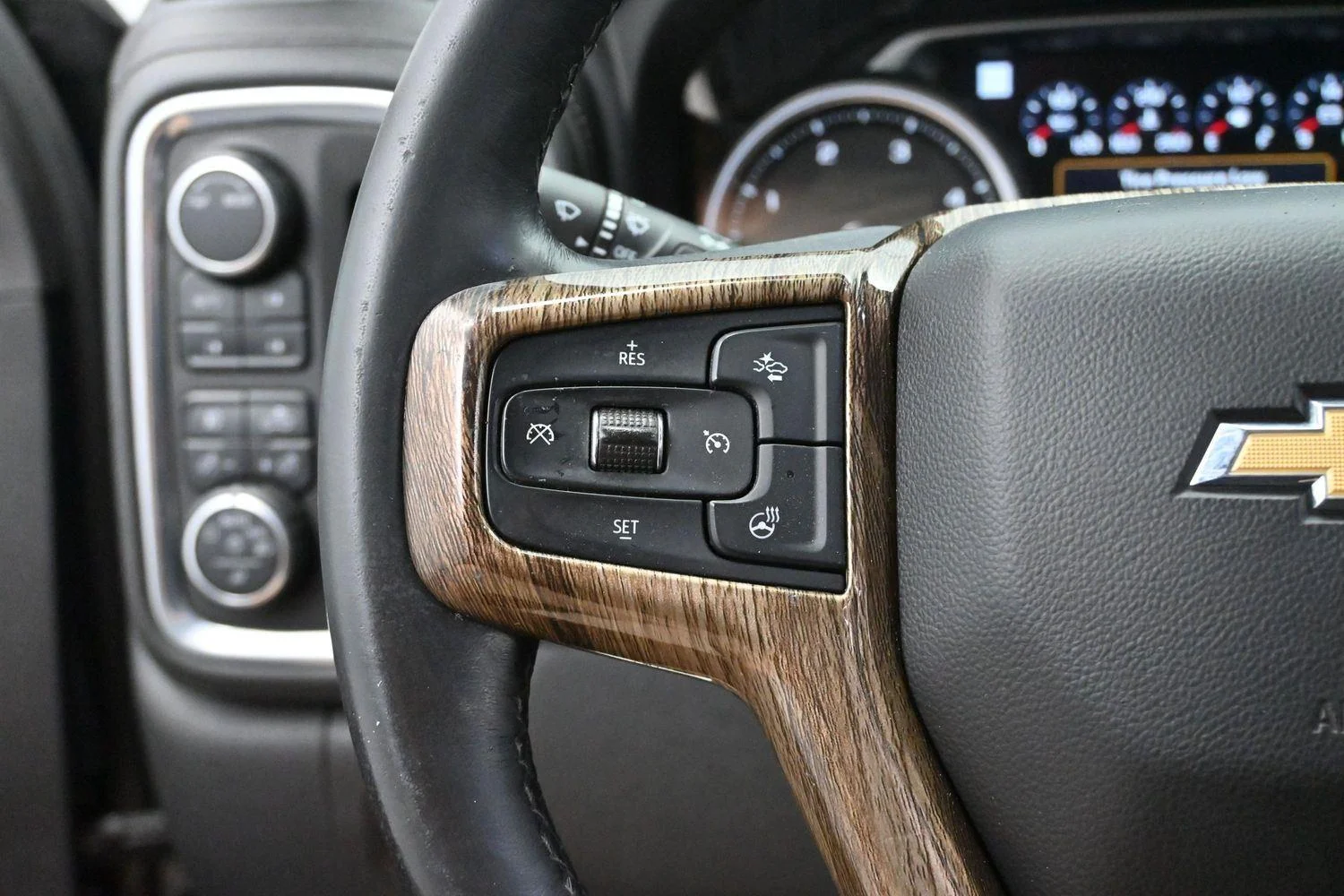 Used 2023 Northsky Blue Metallic Chevrolet High Country image 17