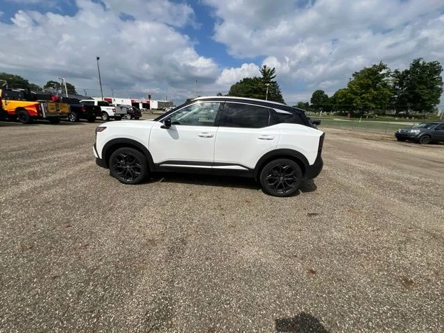 Used 2025 White Nissan SR image 7