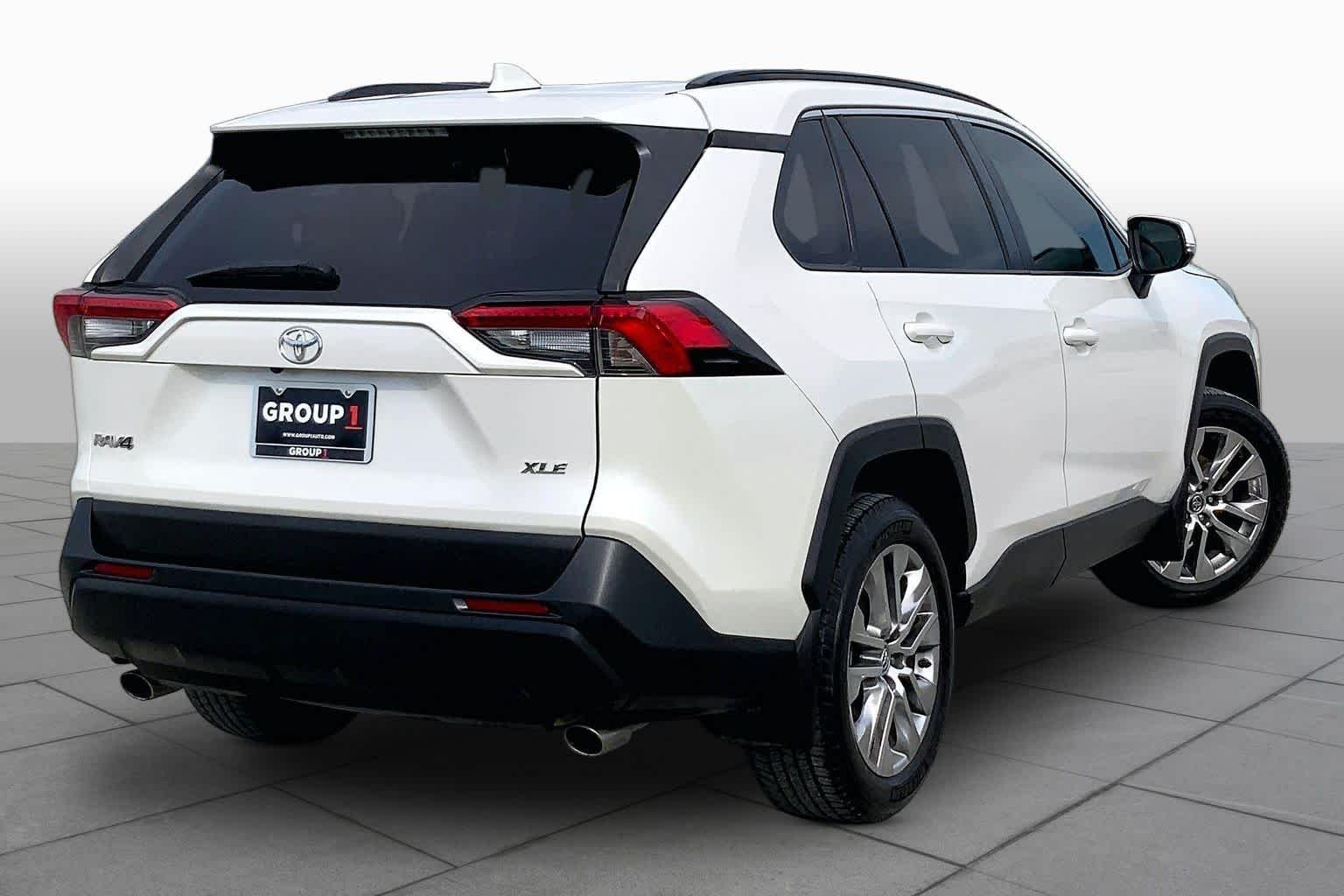 Used 2021 Blizzard Pearl Toyota XLE Premium image 13