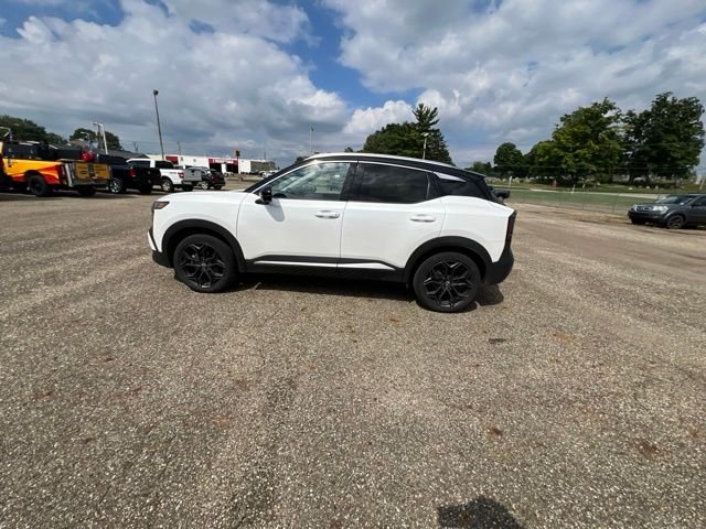 Used 2025 White Nissan SR image 7
