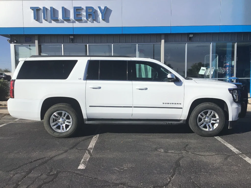 2015 Chevrolet Suburban's photo