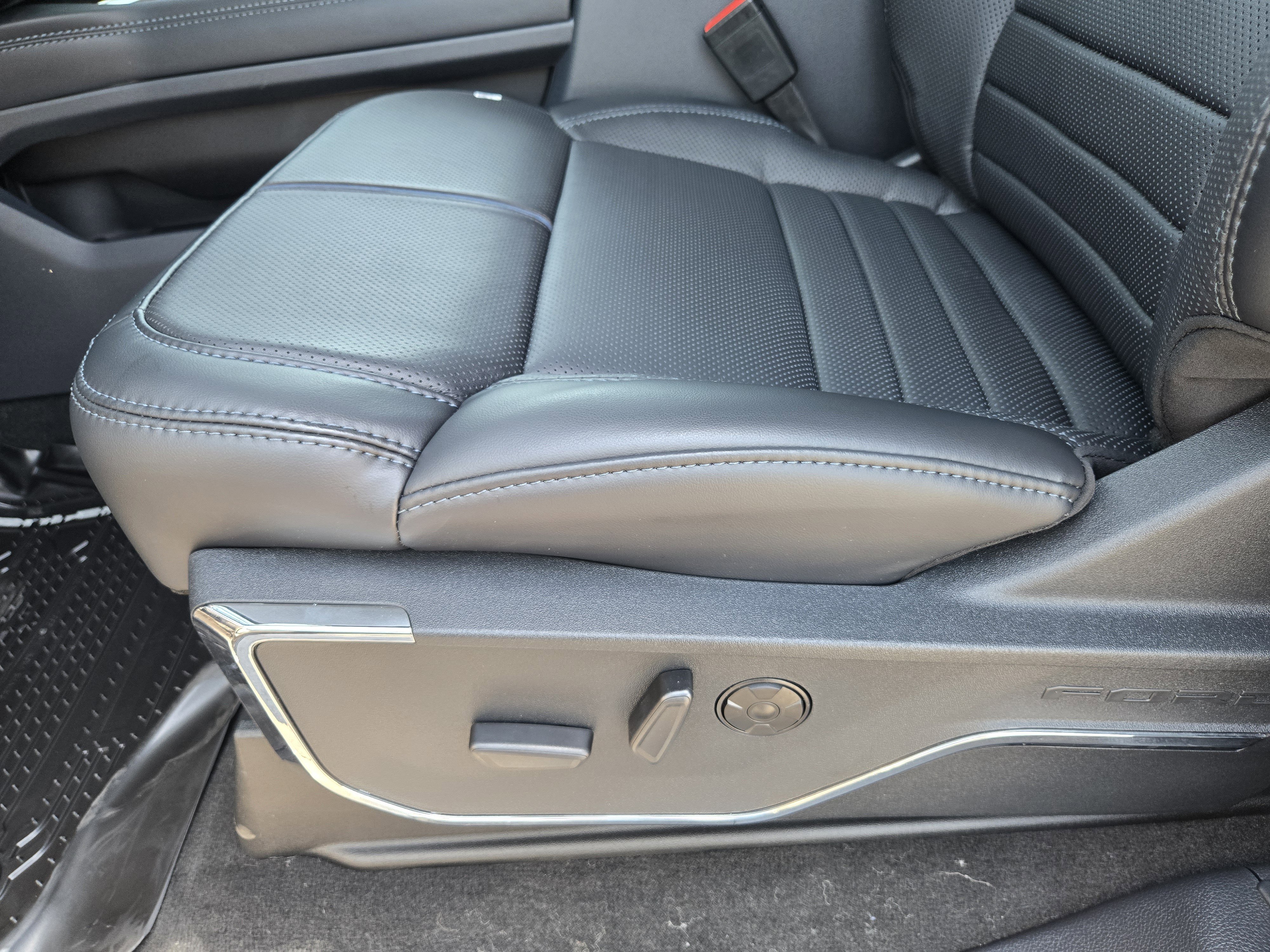 New 2026 Carbonized Gray Ford F-350 Platinum image 15