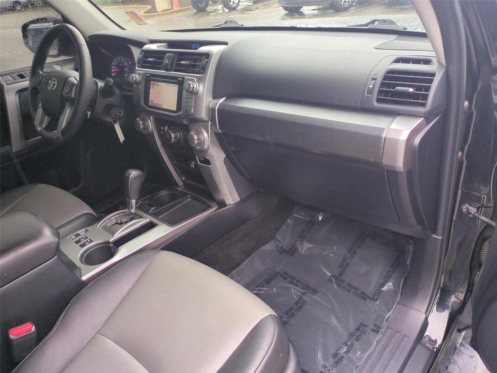 Used 2016 Midnight Black Metallic Toyota SR5 Premium image 39