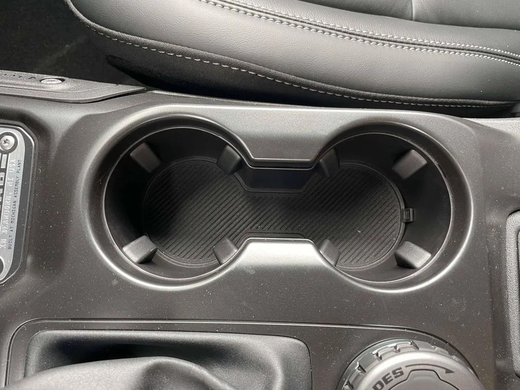 New 2026 Avalanche Gray Ford Outer Banks image 18