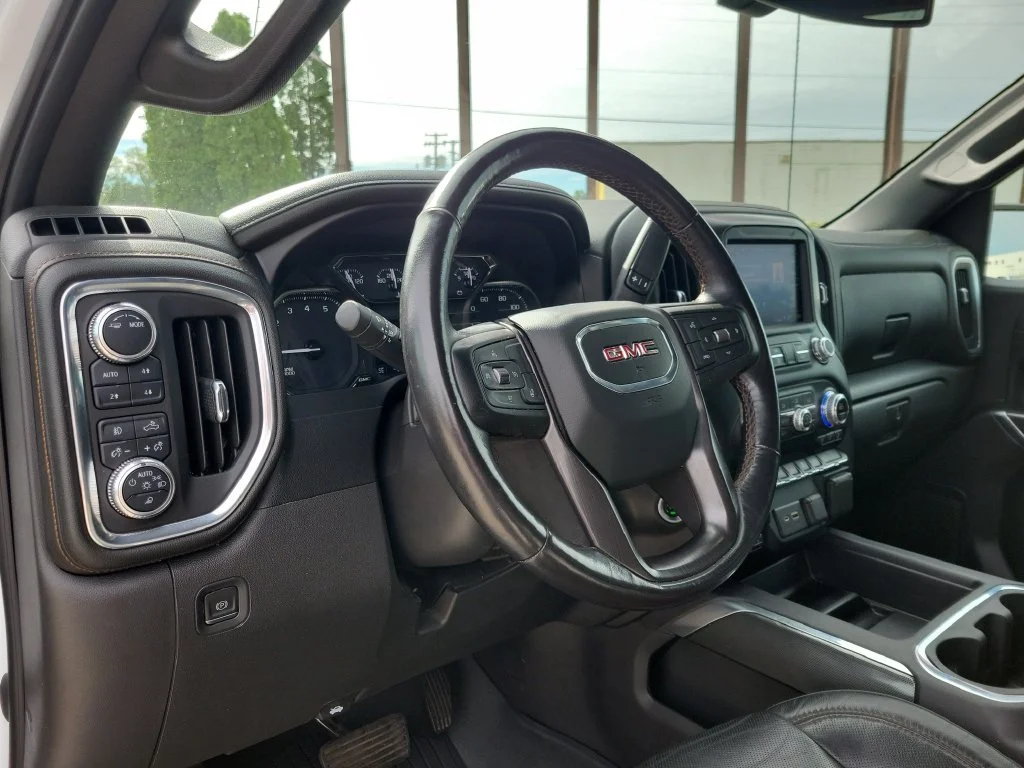 Used 2021 White GMC AT4 image 21