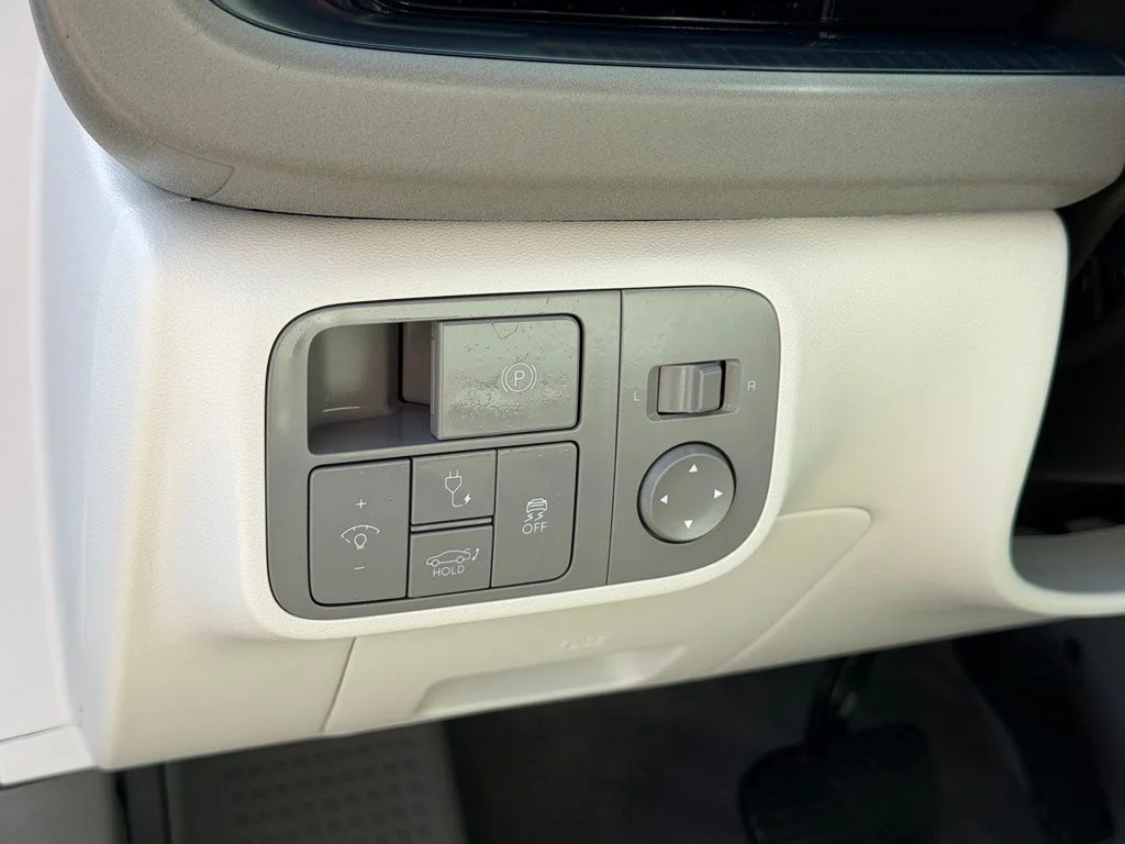 Used 2024 Silver Hyundai SEL image 24