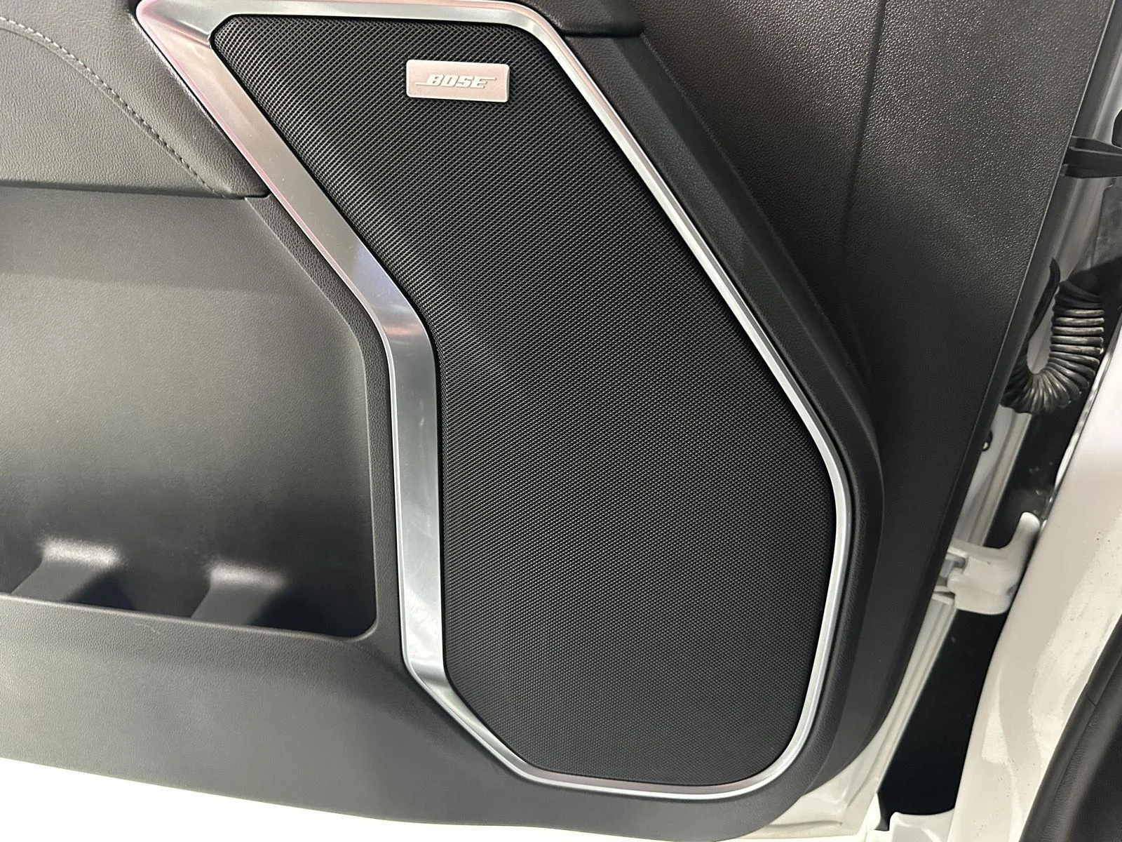 Used 2025 Summit White GMC SLT image 23