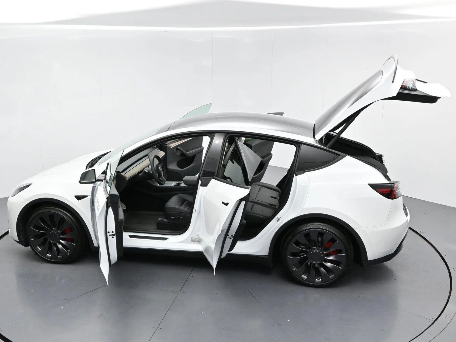 Used 2023  Tesla Performance image 38