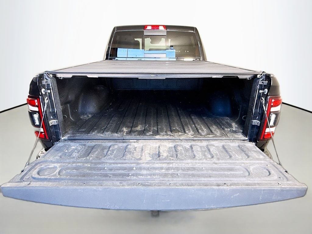 Used 2019 Diamond Black Crystal Pearlcoat Ram Laramie image 28