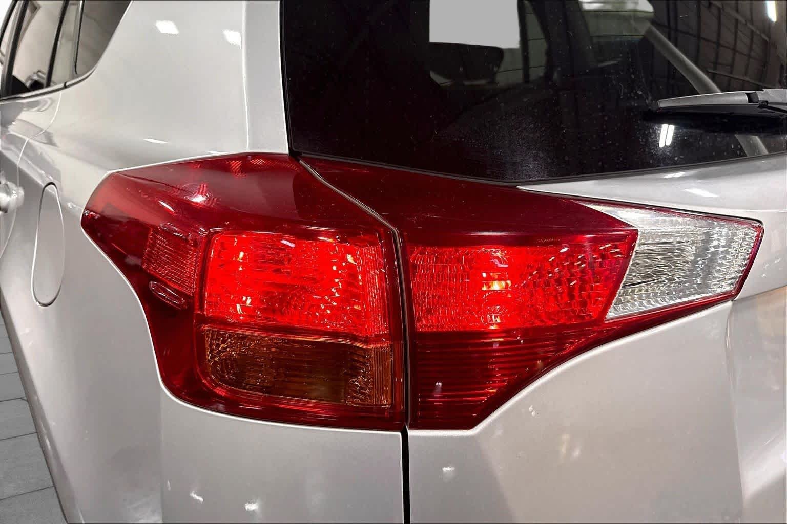 Used 2015 Classic Silver Metallic Toyota XLE image 29