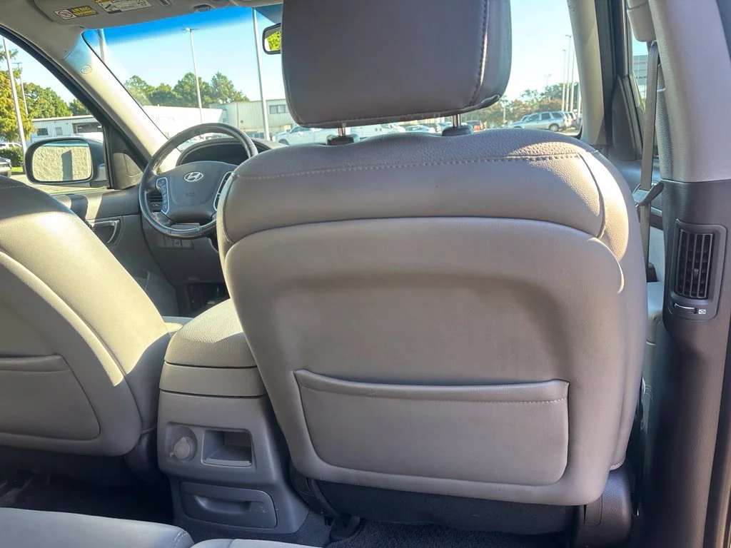 Used 2011 Gray Hyundai SE image 19