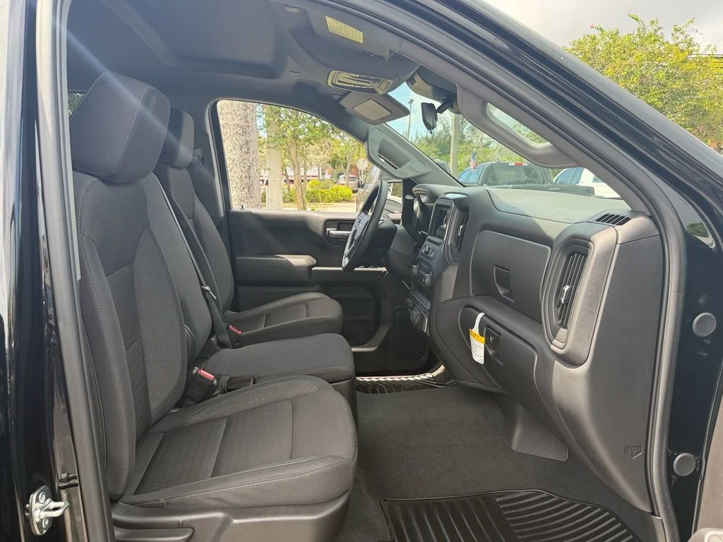 Used 2025 Black Chevrolet Custom image 16
