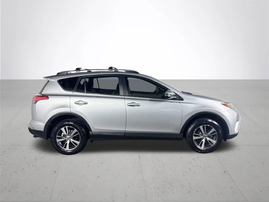 Used 2018 Silver Sky Metallic Toyota XLE image 5