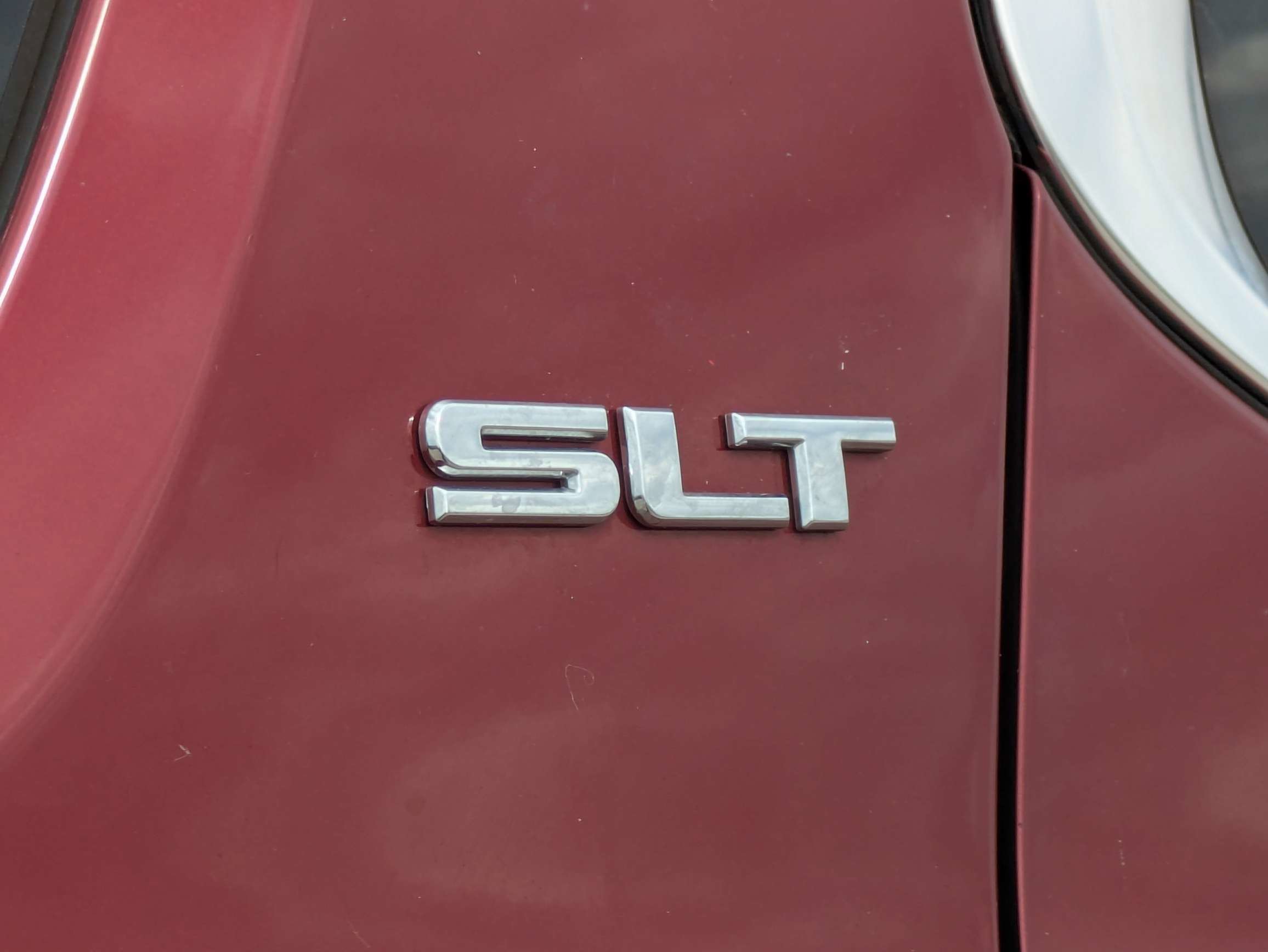Used 2018 Crimson Red Tintcoat GMC SLT image 13