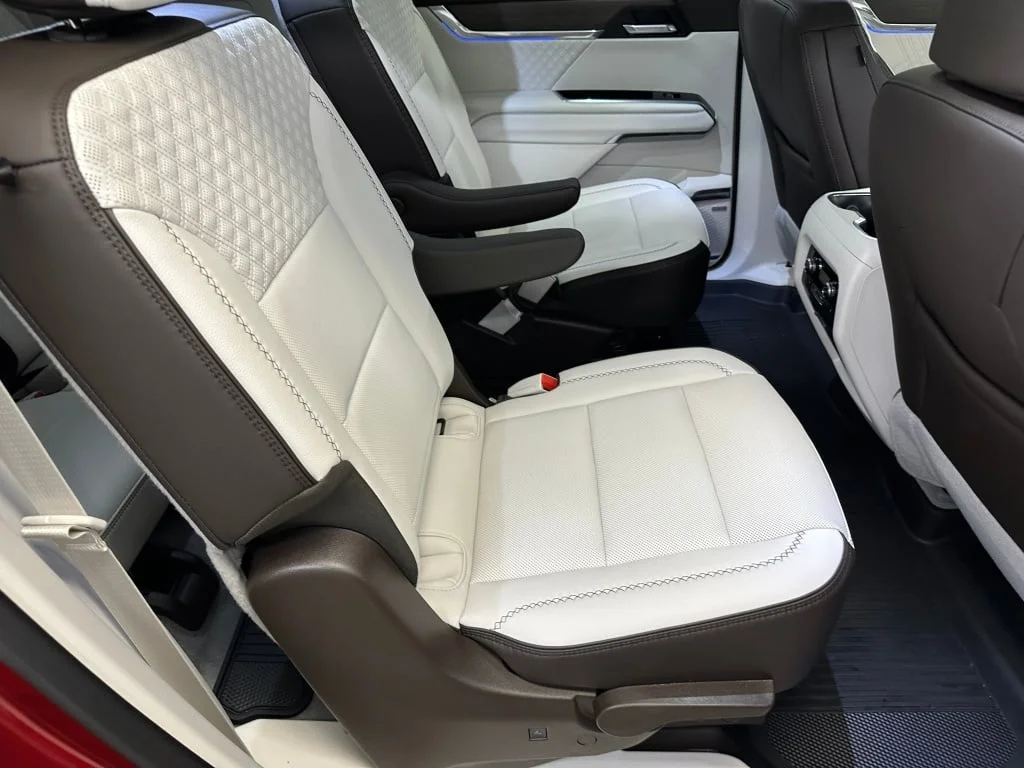 2026 GMC Acadia Denali - Photo 33