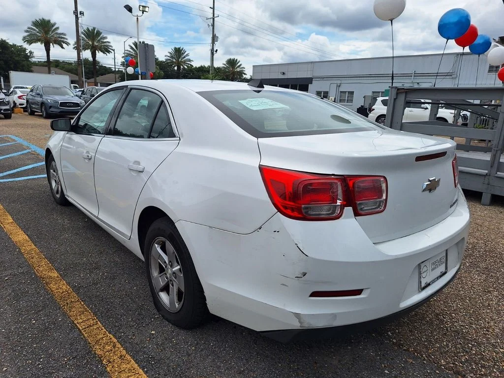 Used 2014 White Chevrolet LS image 3
