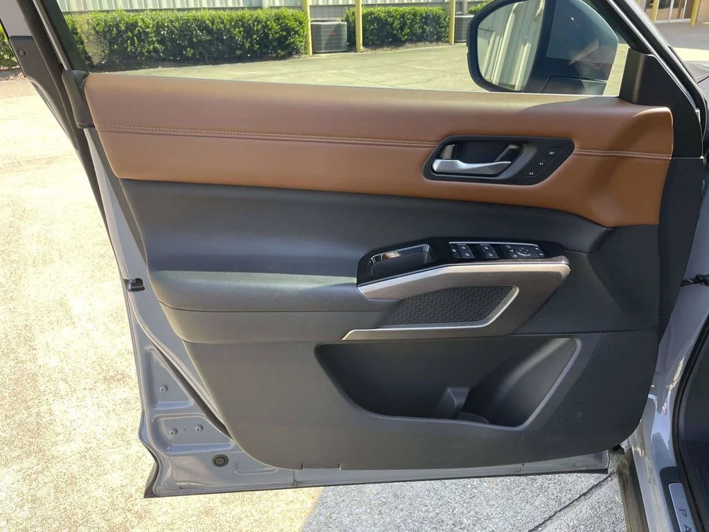 Used 2024 Gray Nissan Platinum image 15
