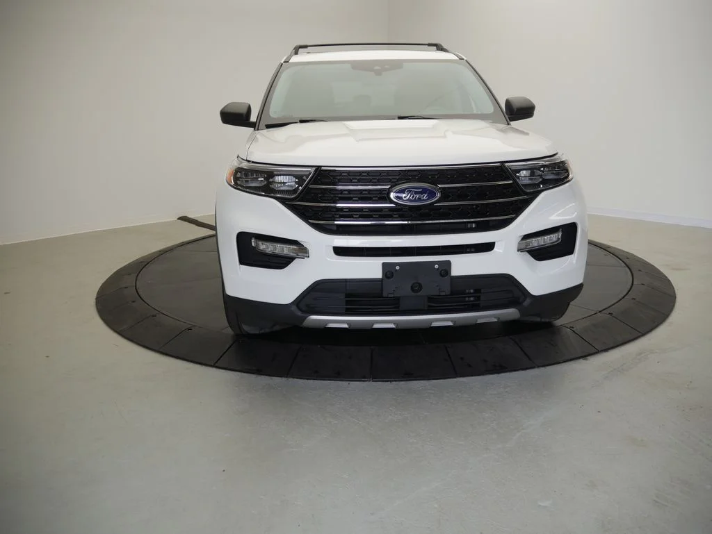 Used 2021 White Metallic Ford XLT image 8