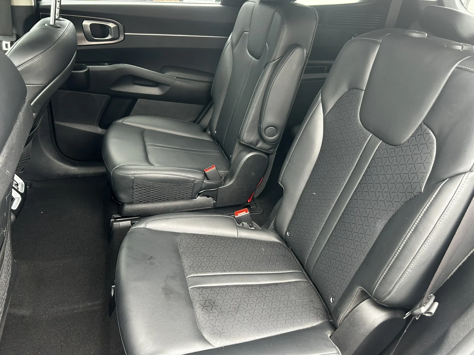 Used 2022 Black Kia S image 13