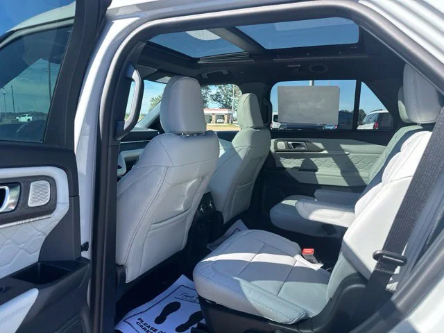 New 2027 Avalanche Gray Ford Platinum™ image 28