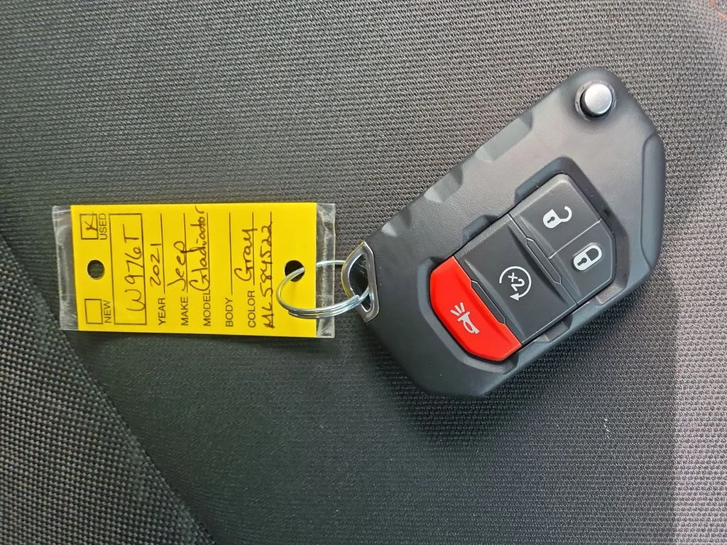 Used 2021 Gray Jeep Mojave image 26