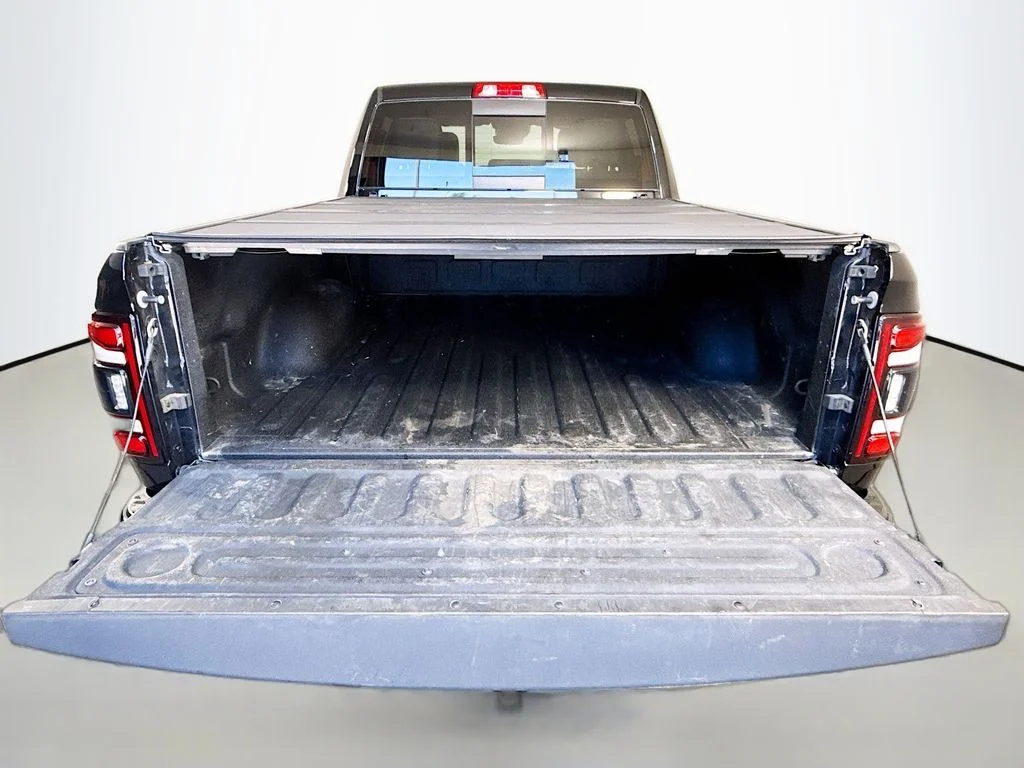 Used 2019 Diamond Black Crystal Pearlcoat Ram Laramie image 28