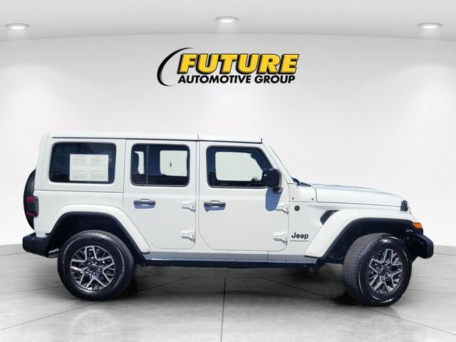 Used 2025 White Jeep Sahara image 3