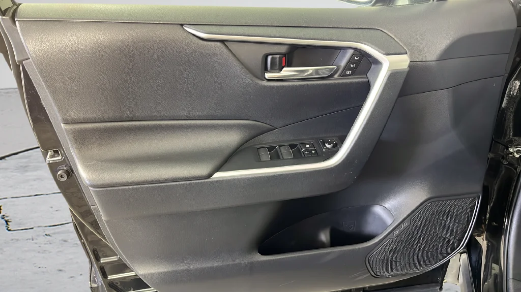 2019 Toyota RAV4 XLE Premium - Photo 13