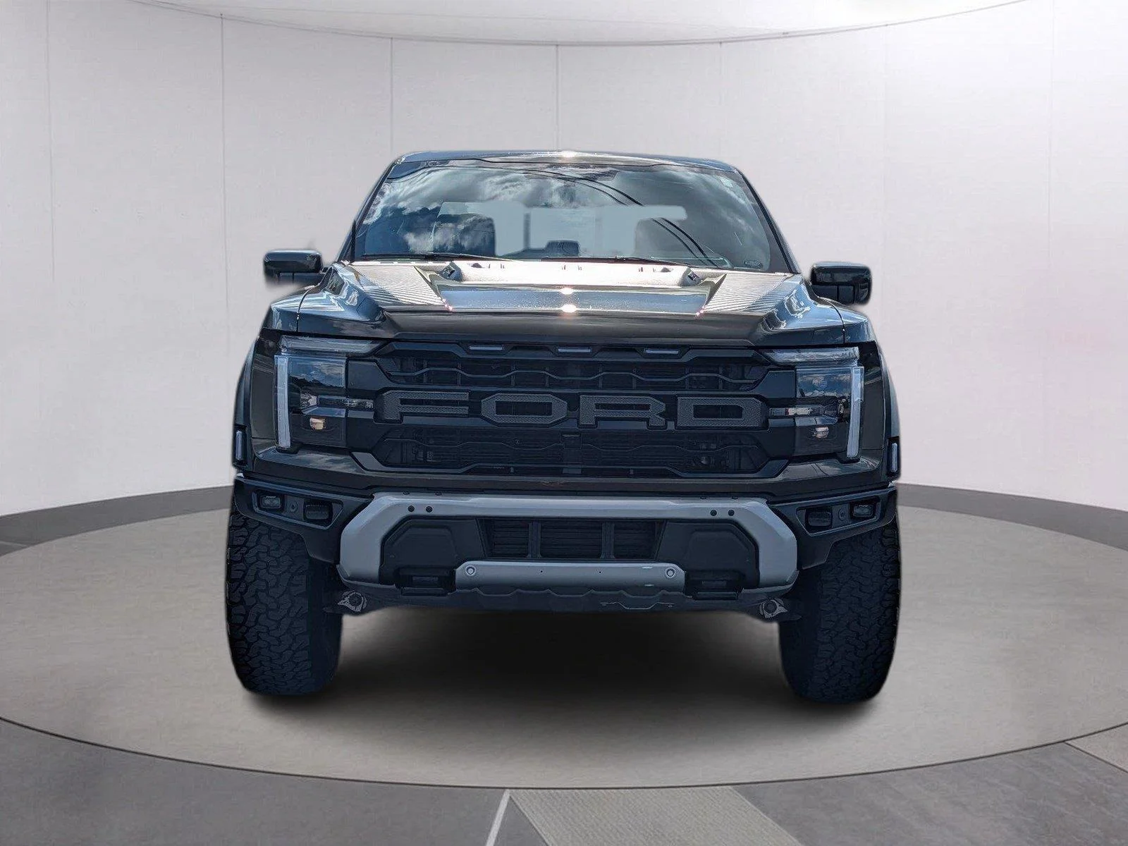 Used 2025 Shelter Green Ford Raptor image 9