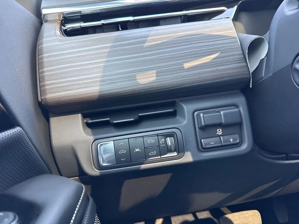 Used 2025 Onyx Black GMC Extended Range Denali image 25
