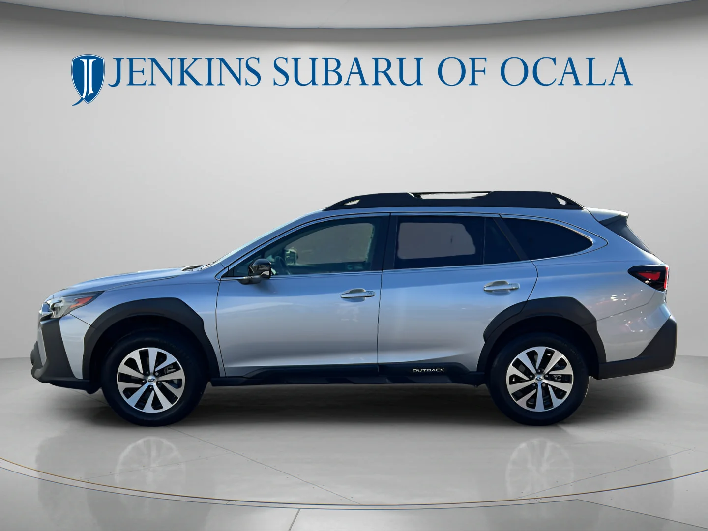 Used 2025 Ice Silver Metallic Subaru Premium image 6