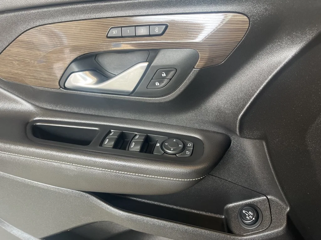 Used 2022 Marine Metallic GMC Denali image 25