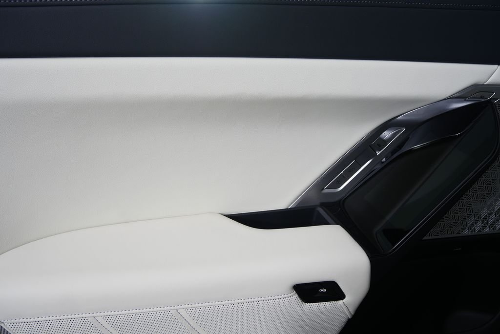 2026 BMW 7 Series 750e - Photo 14