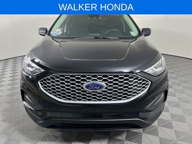 Used 2023 Black Ford SE image 2