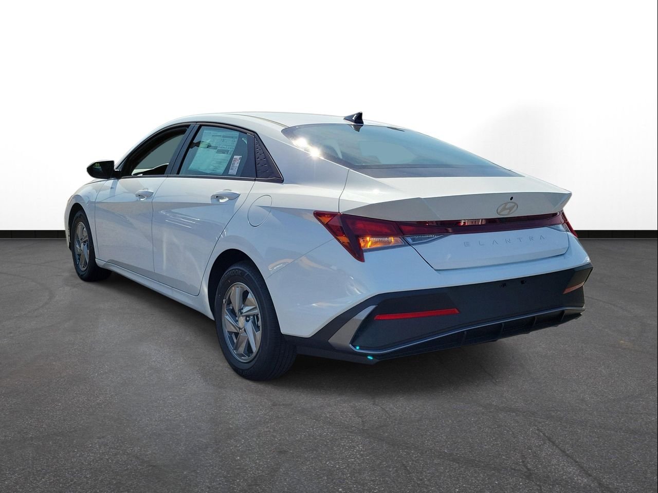 New 2026 Serenity White Hyundai SE image 3