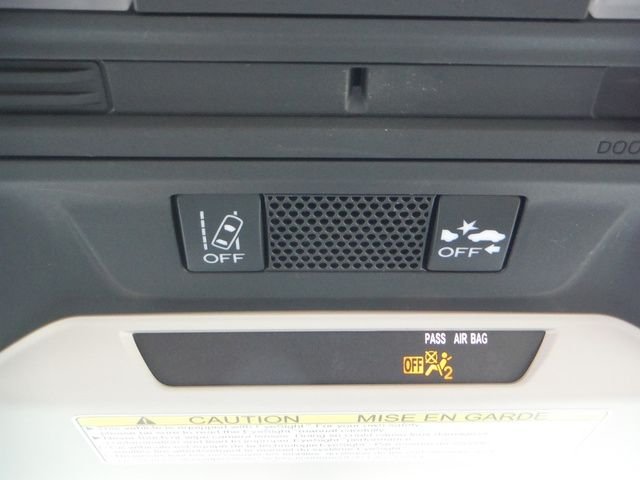 Used 2021 White Subaru Base image 19