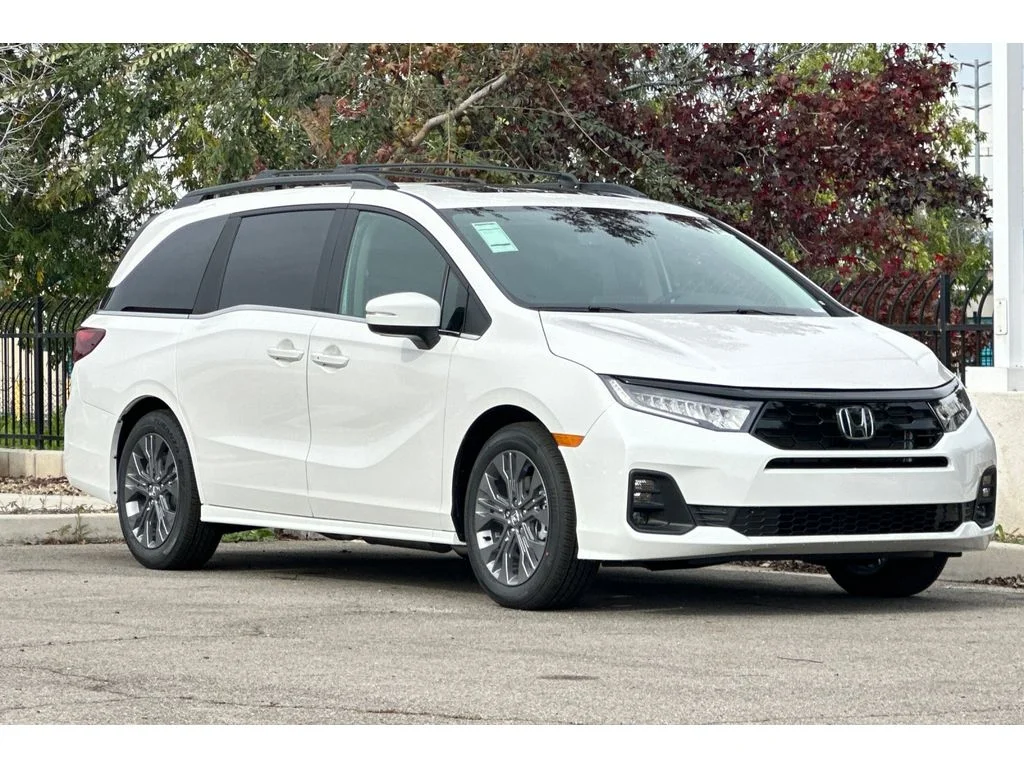New 2026 Platinum White Pearl Honda Touring image 2