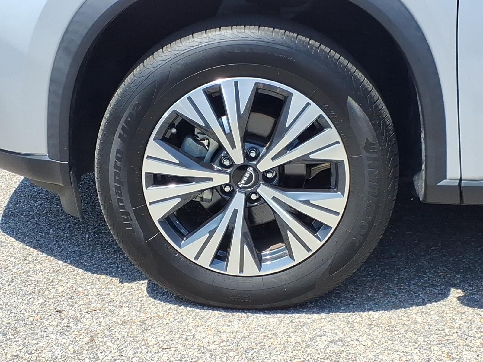 Used 2023  NISSAN SV image 10